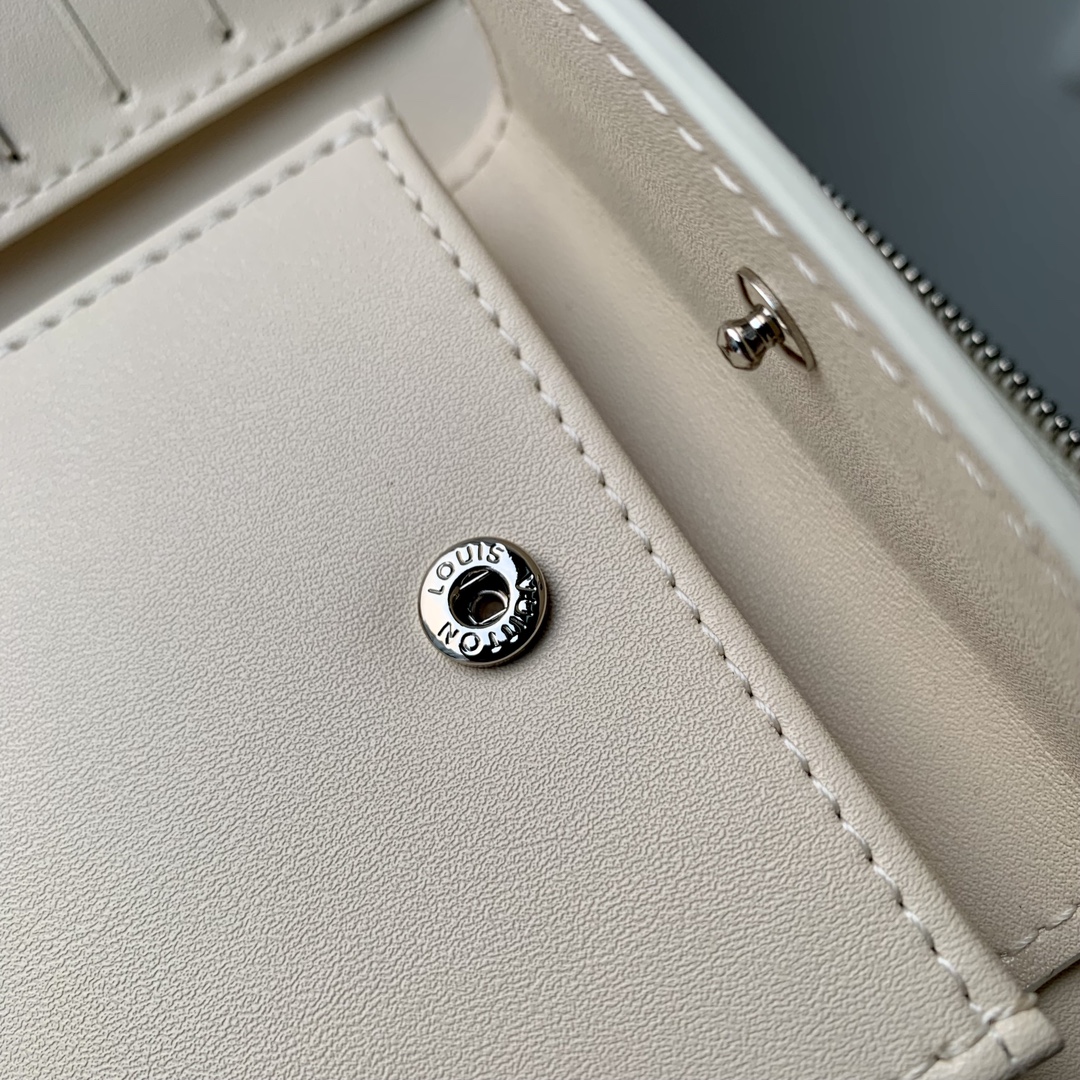 l0*is V*t0n wallet-m81558-11.5 x 10.5 x 2cm