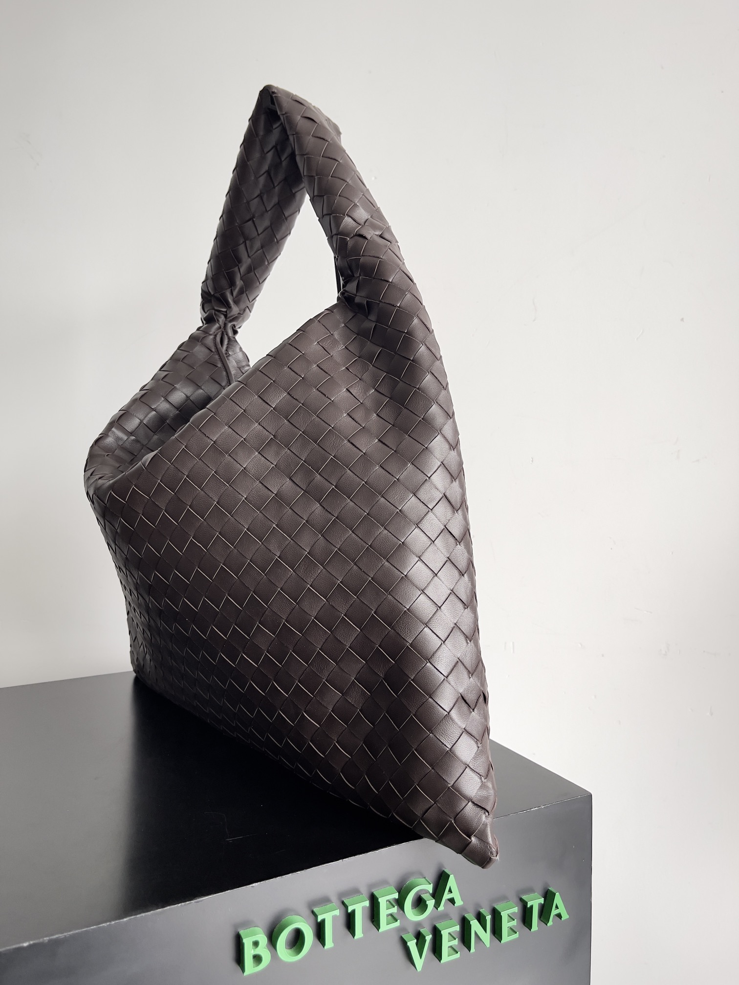 b0tte*a Ven*ta hop bag-53*24*13cm
