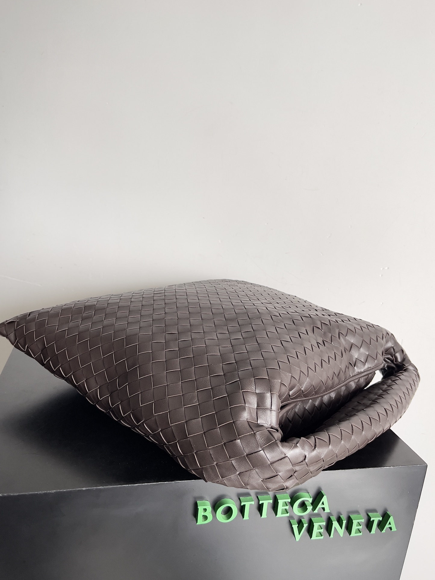 b0tte*a Ven*ta hop bag-53*24*13cm