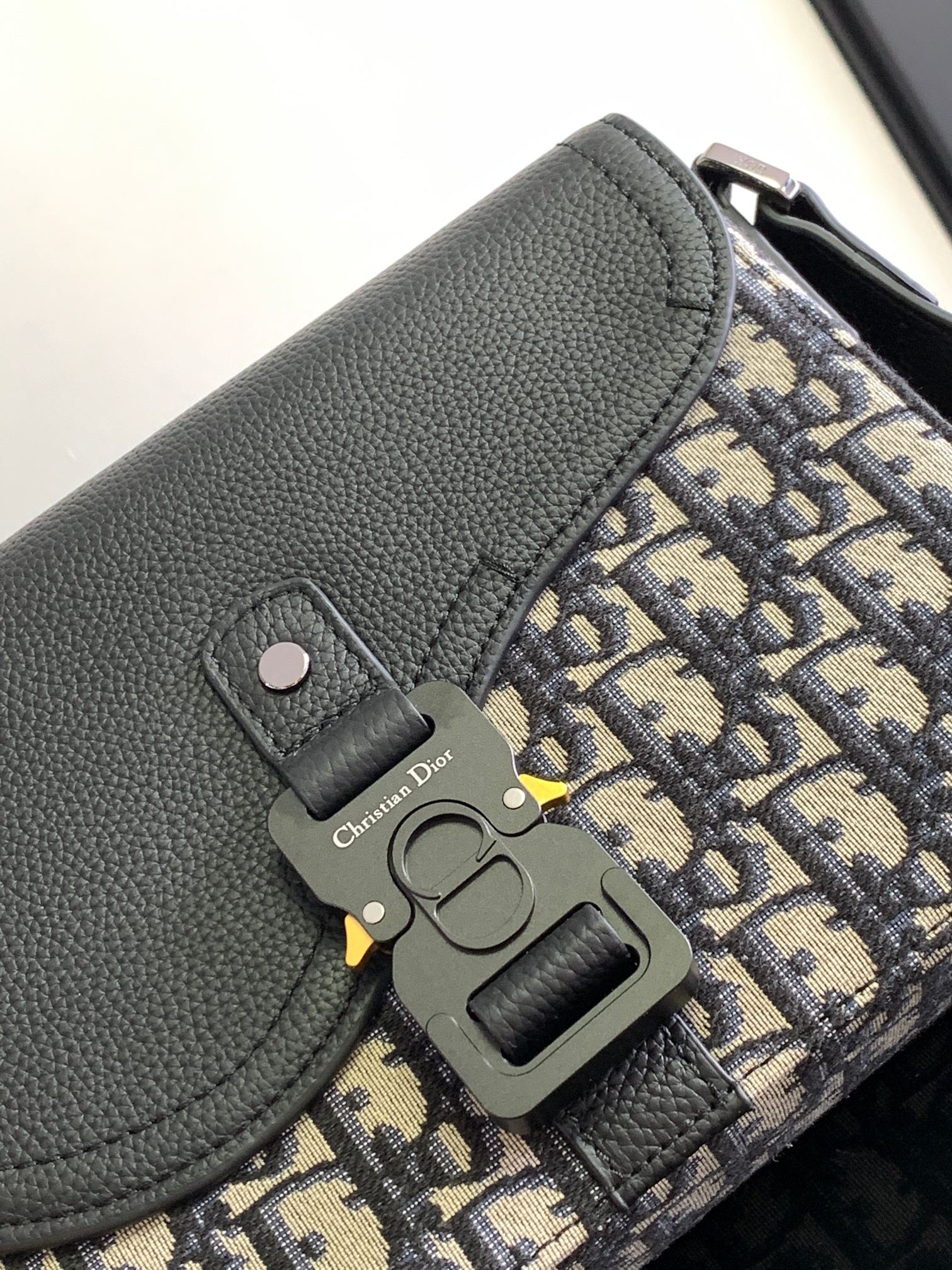 D*or saddle messenger bag-23 x 18 x 6cm