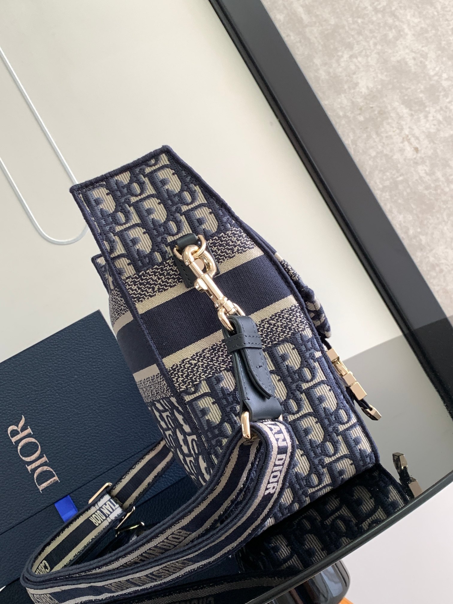 D*or oblique messenger bag-28×24×12cm