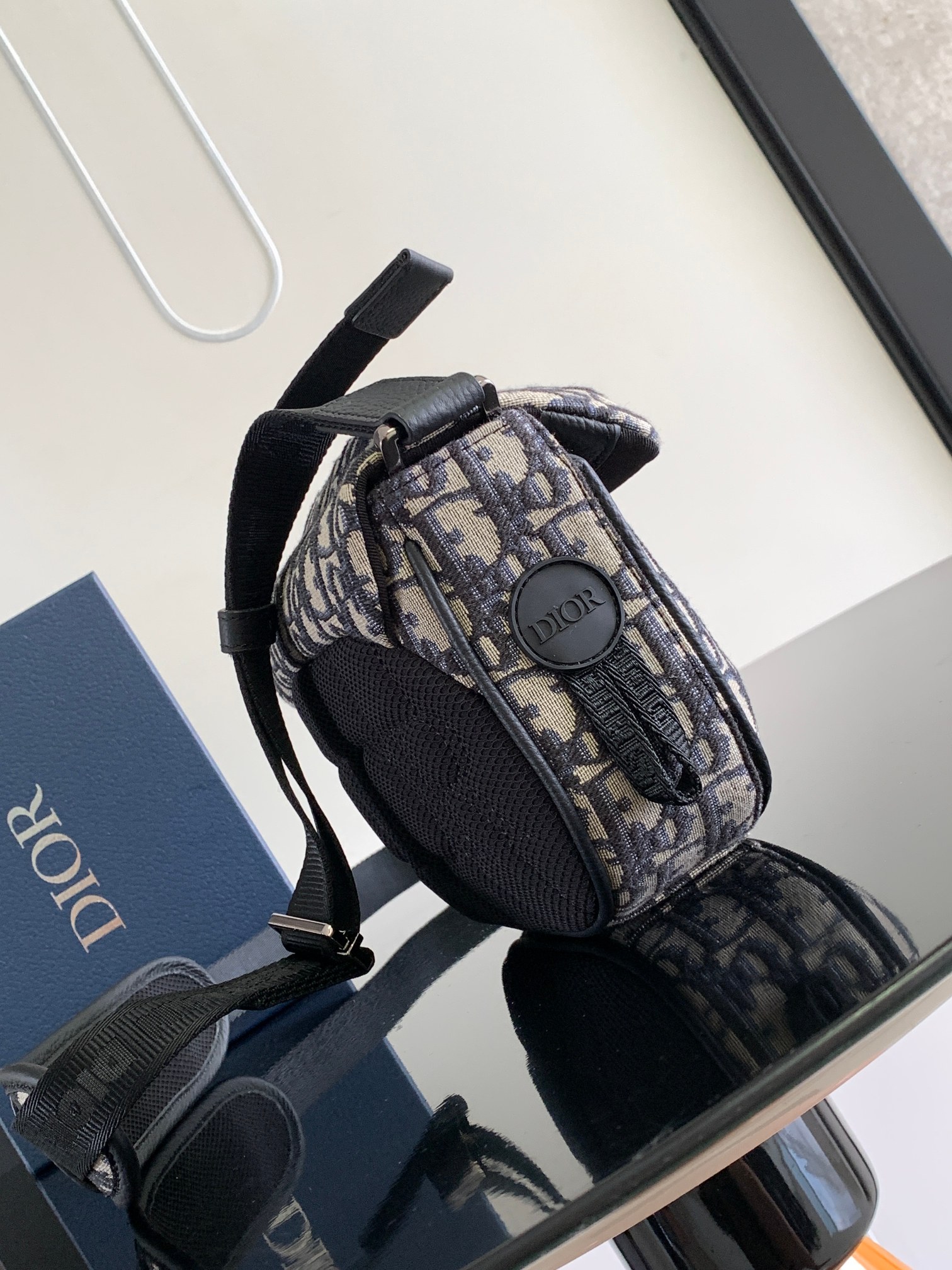 D*or explorer crossbody bag-20 x 15 x 5cm
