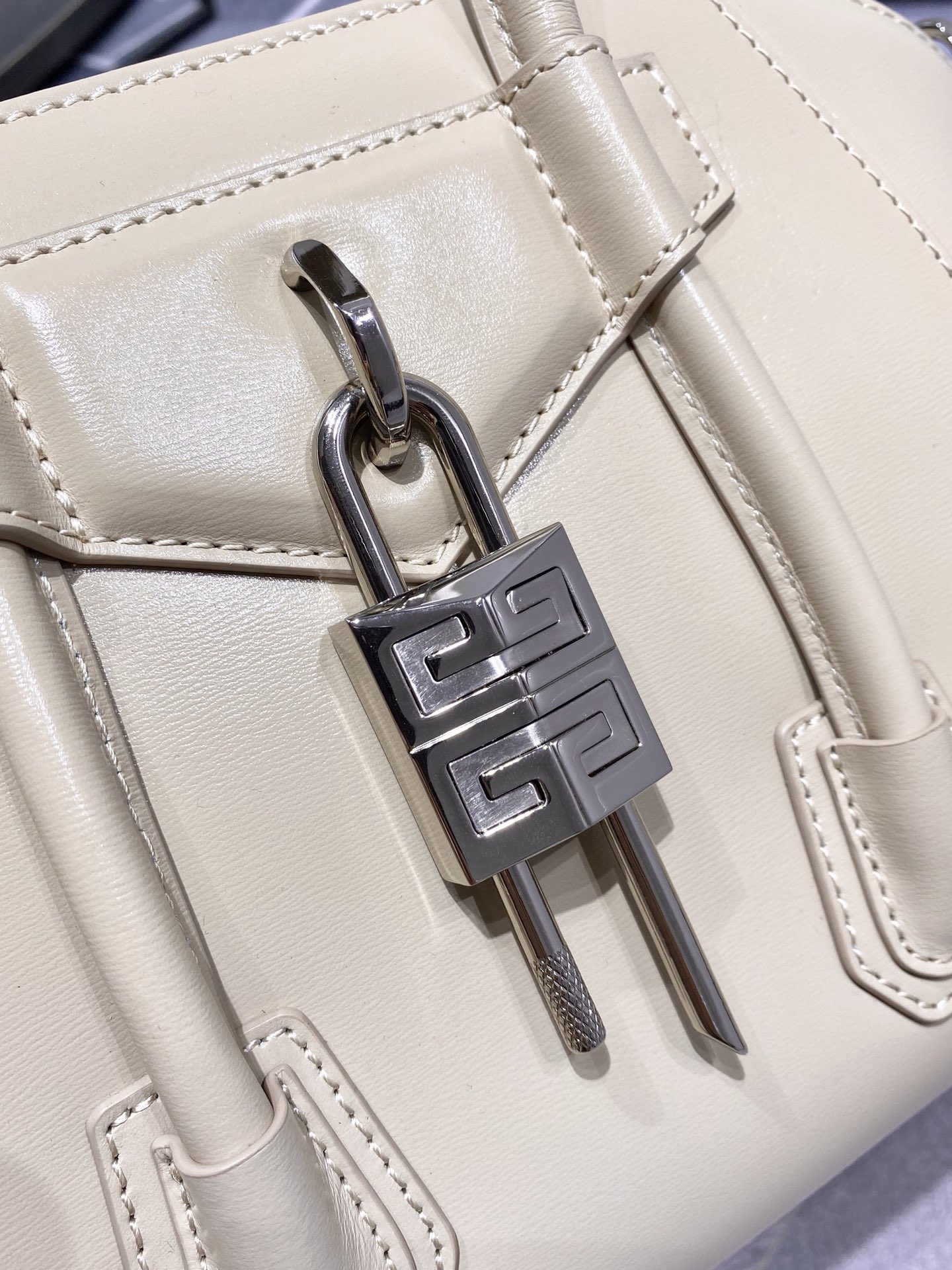 G1uenchy antigona tote-22*20*13cm