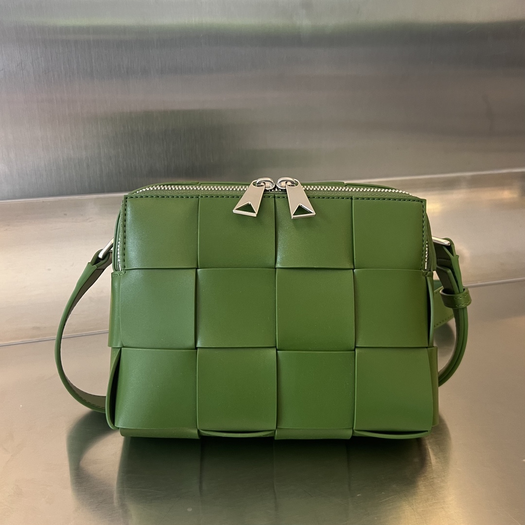b0tte*a Ven*ta camera bag-20x15x5cm