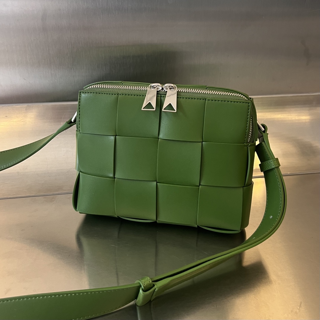 b0tte*a Ven*ta camera bag-20x15x5cm