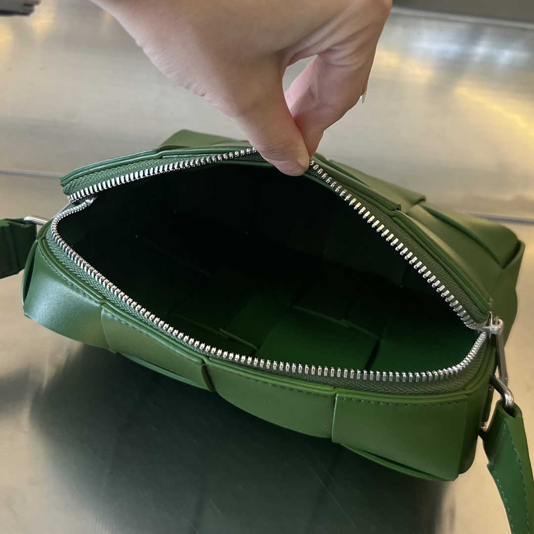 b0tte*a Ven*ta camera bag-20x15x5cm