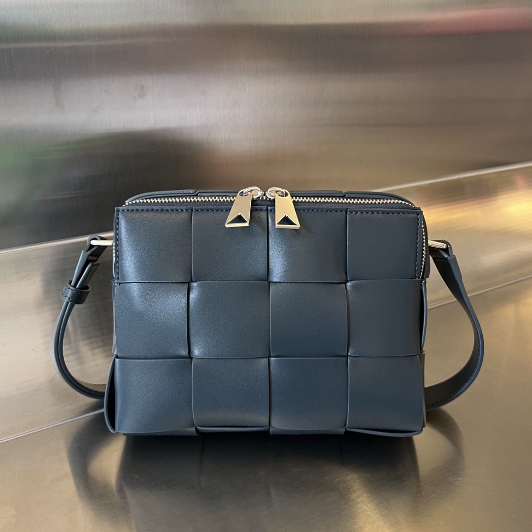 b0tte*a Ven*ta camera bag-20x15x5cm