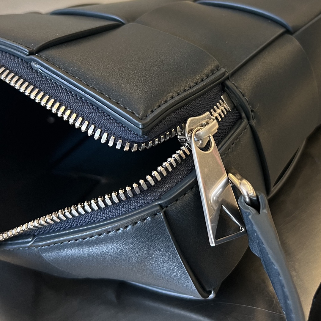b0tte*a Ven*ta camera bag-20x15x5cm