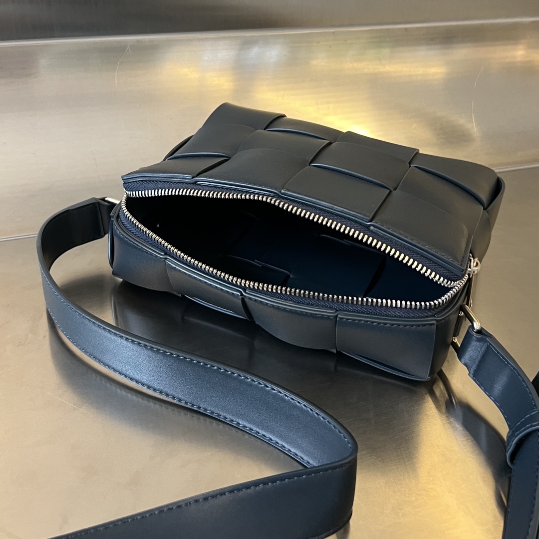 b0tte*a Ven*ta camera bag-20x15x5cm