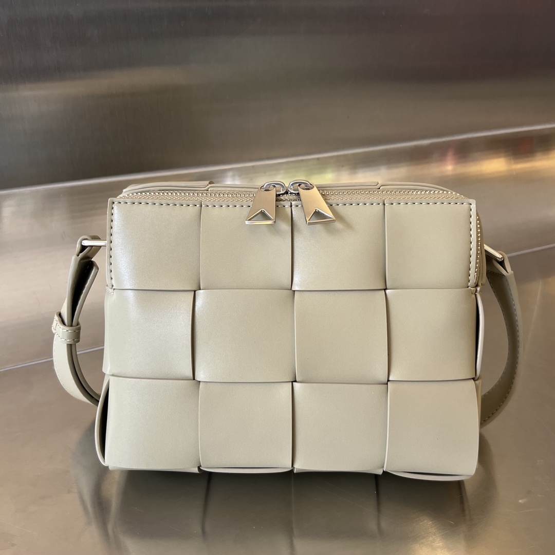 b0tte*a Ven*ta camera bag-20x15x5cm
