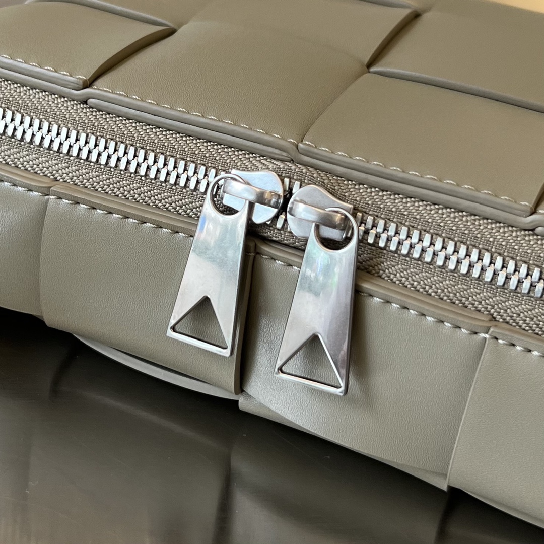 b0tte*a Ven*ta camera bag-20x15x5cm