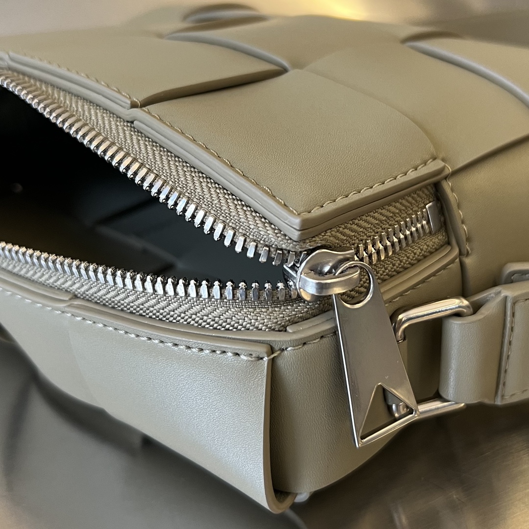 b0tte*a Ven*ta camera bag-20x15x5cm