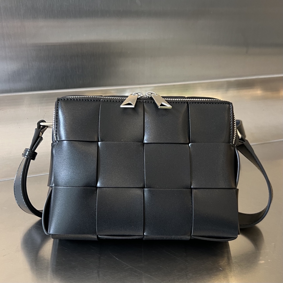 b0tte*a Ven*ta camera bag-20x15x5cm