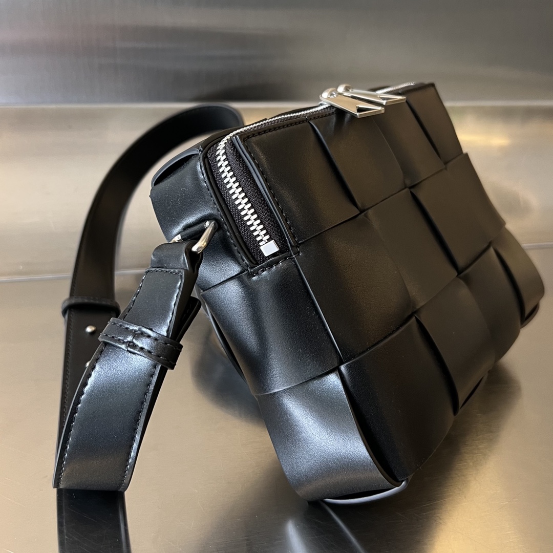 b0tte*a Ven*ta camera bag-20x15x5cm