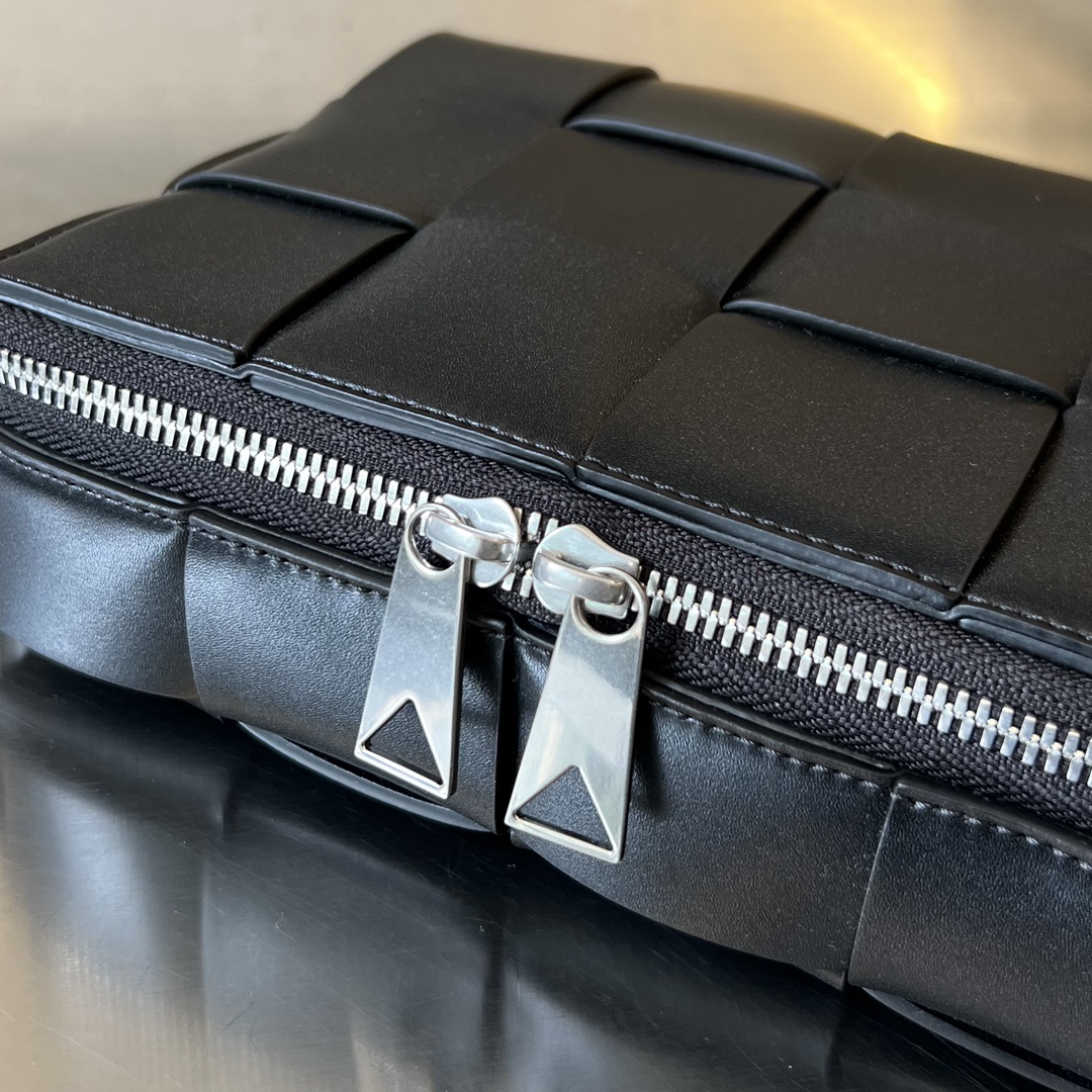 b0tte*a Ven*ta camera bag-20x15x5cm