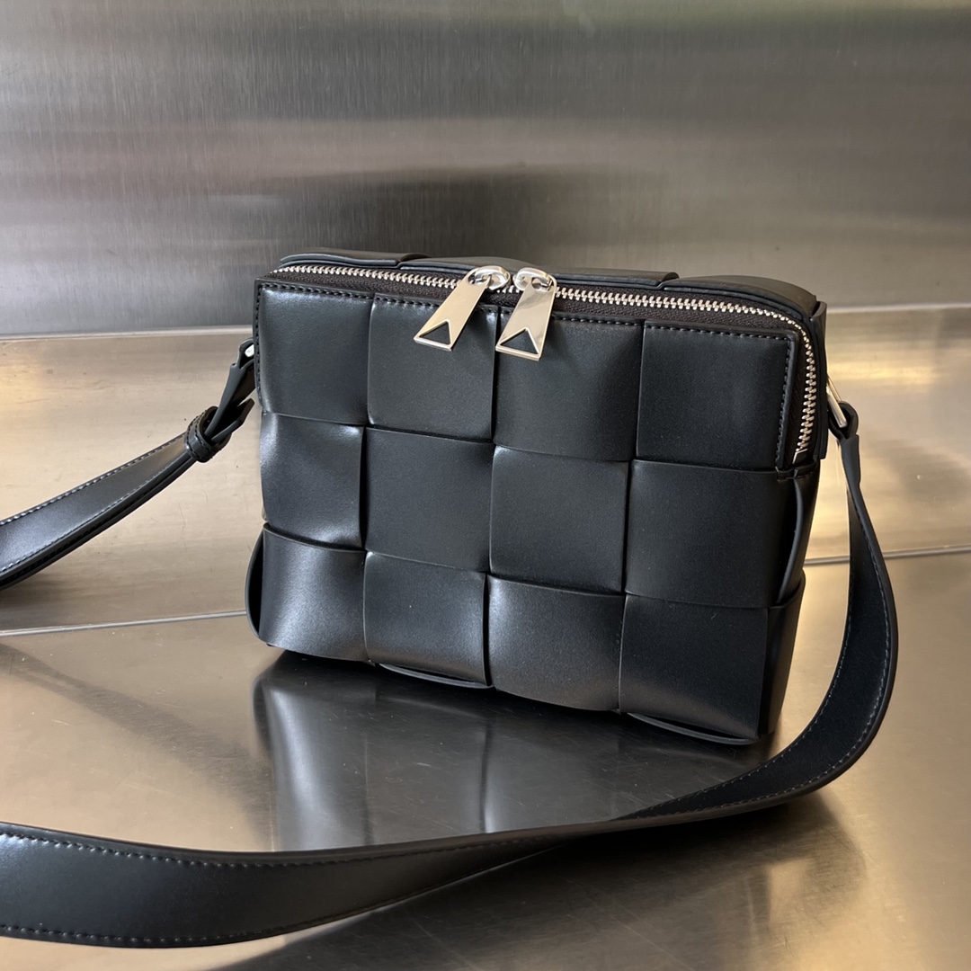b0tte*a Ven*ta camera bag-20x15x5cm