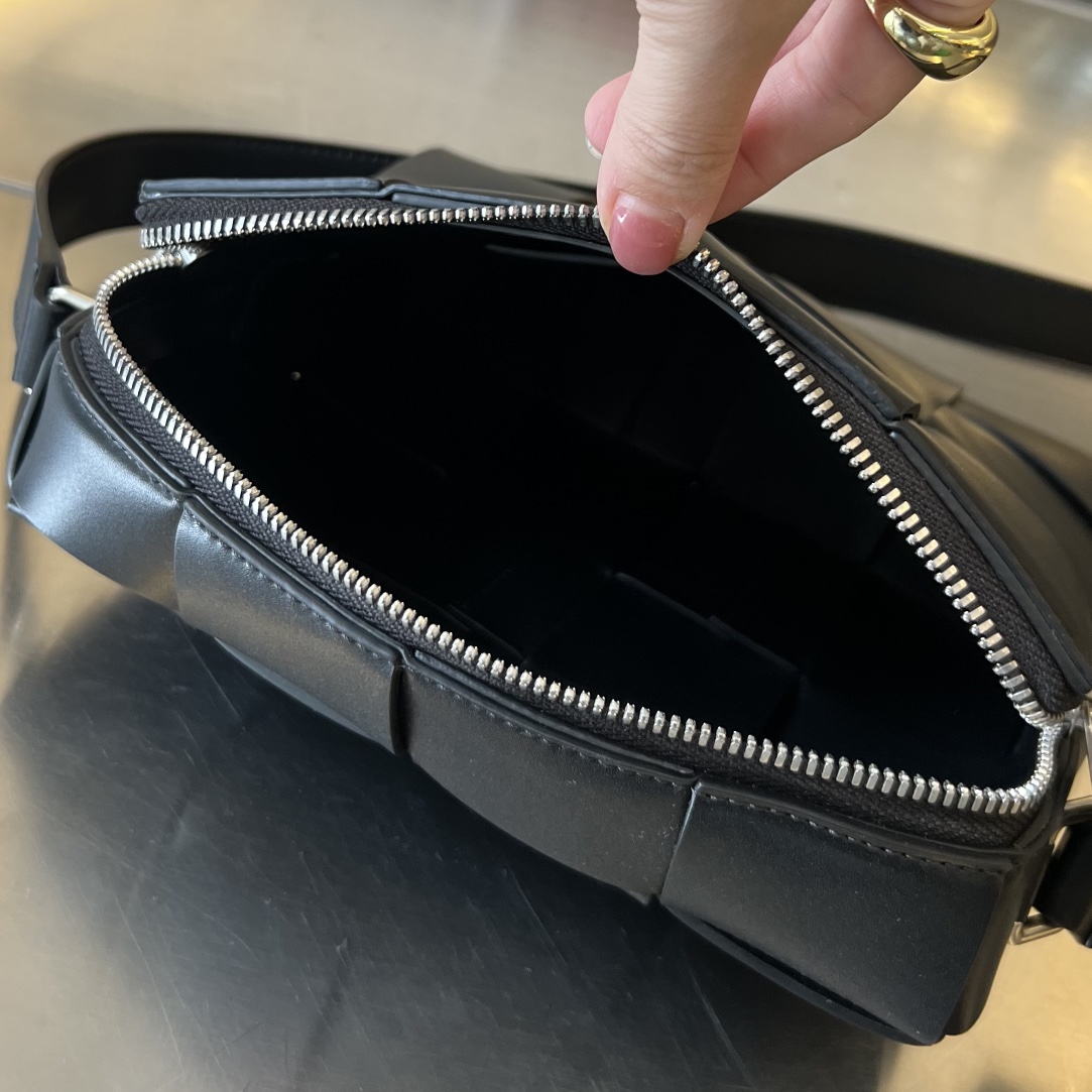 b0tte*a Ven*ta camera bag-20x15x5cm