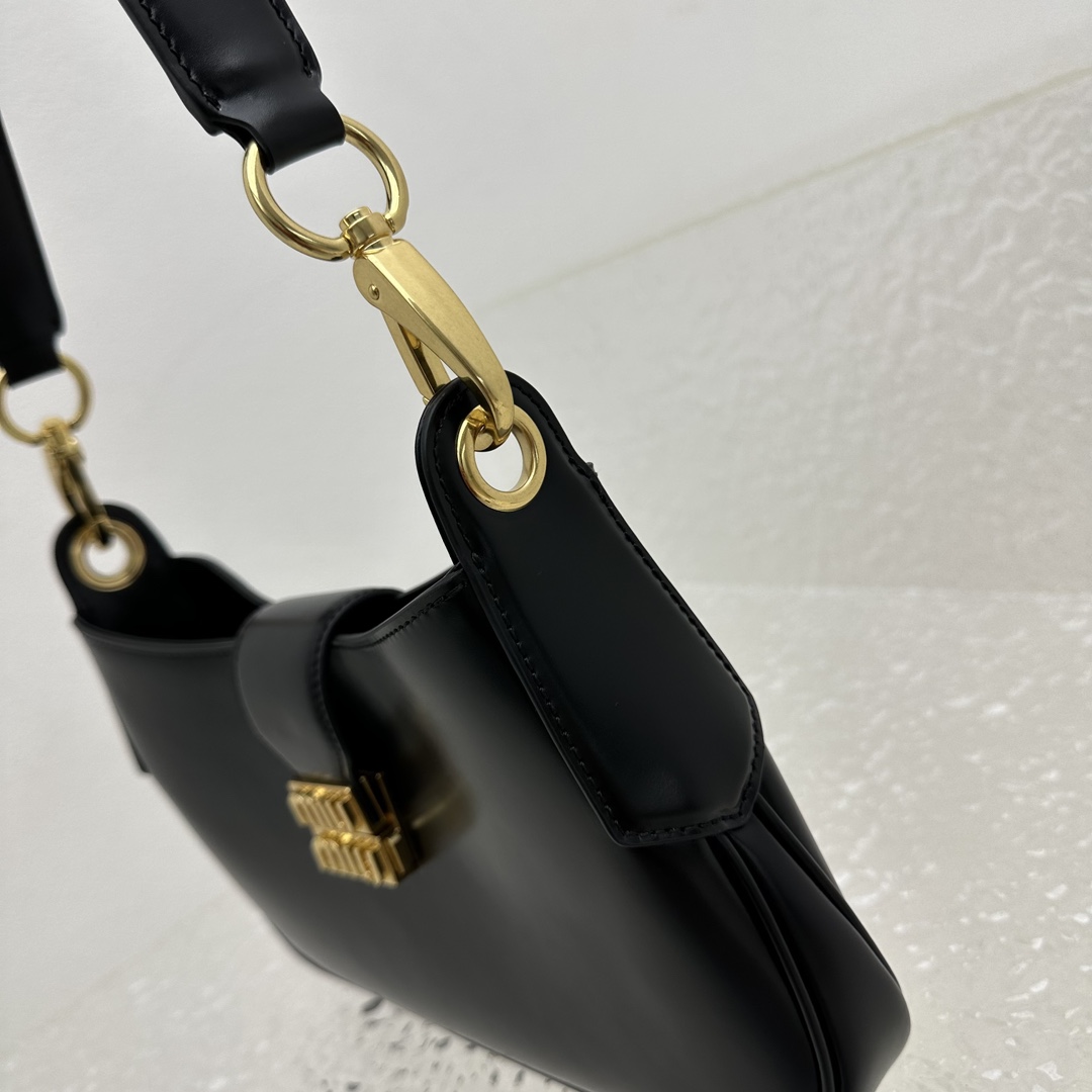 M*um*u city calf hobo bag-28*15*4cm