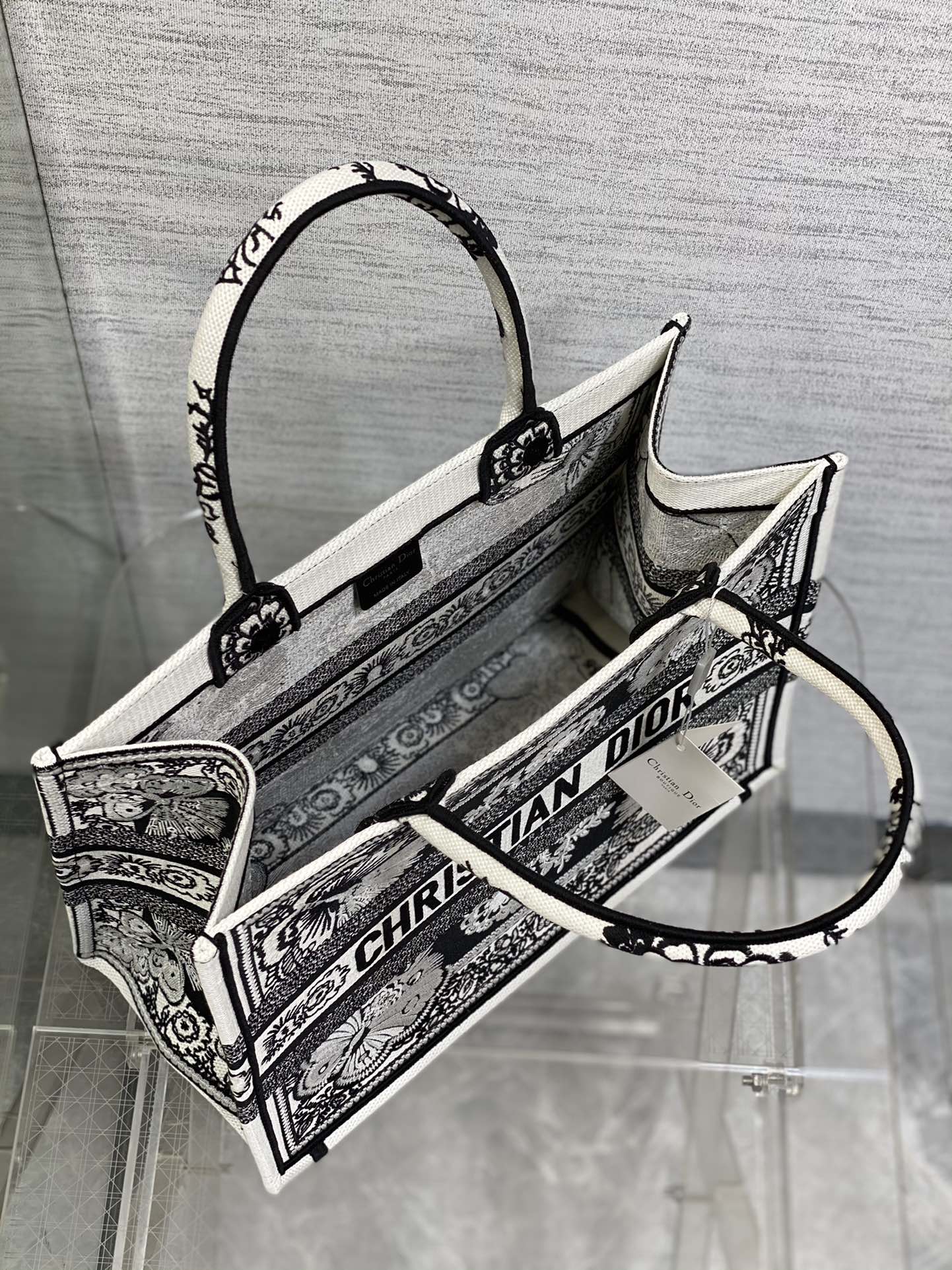 D*or small book tote-36.5cm