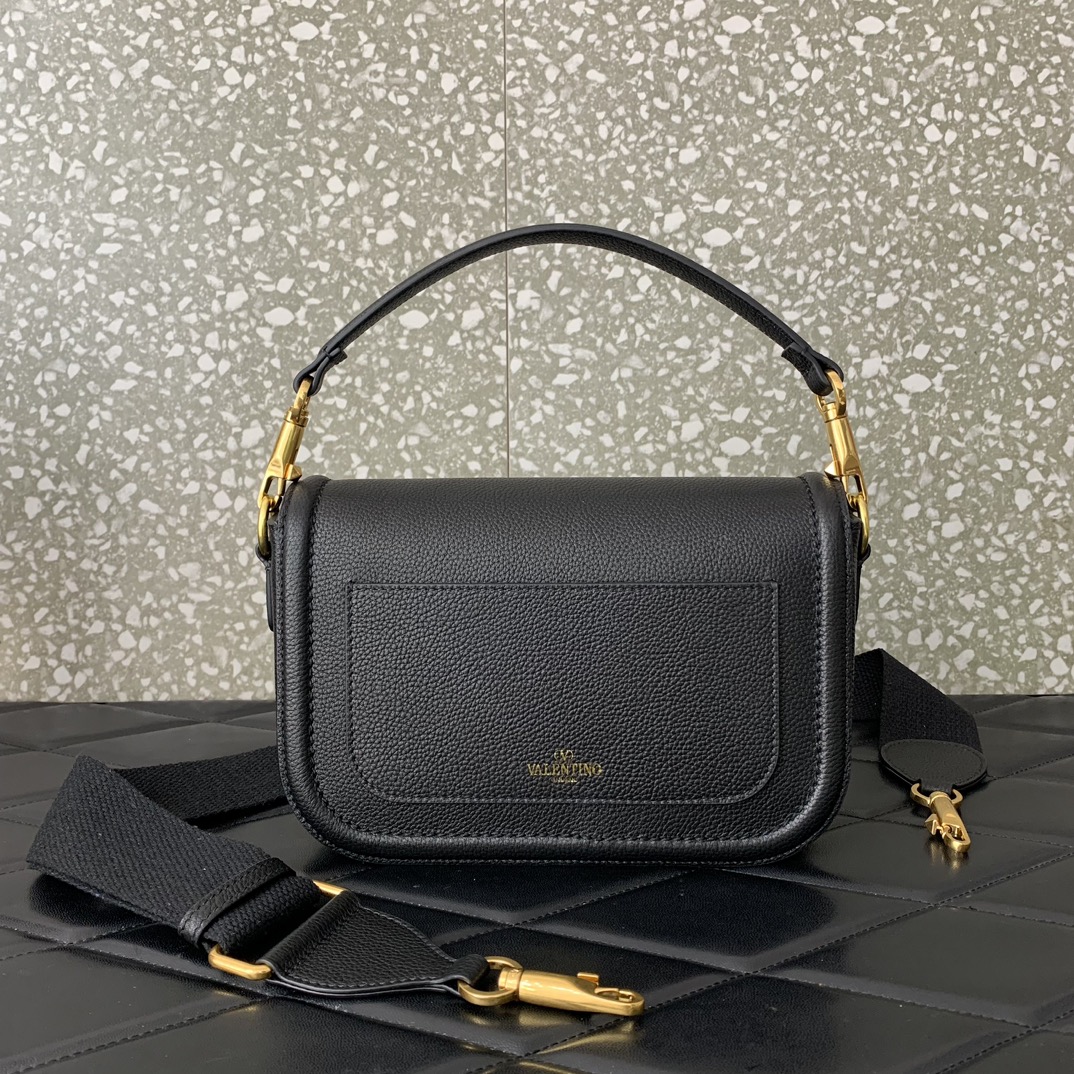 Va1e*ntin0 garavani allnite bag-23.5✖️18✖️8cm