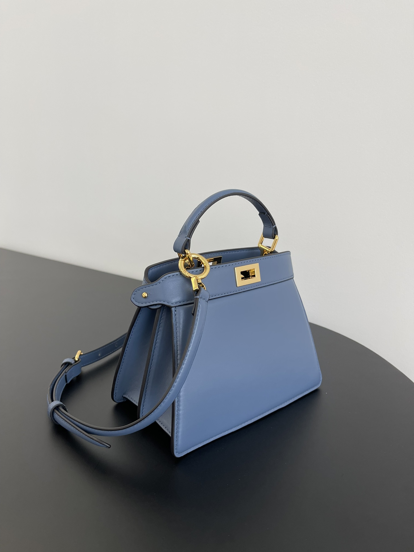 F**di peekaboo iseeu bag-20x11x15cm