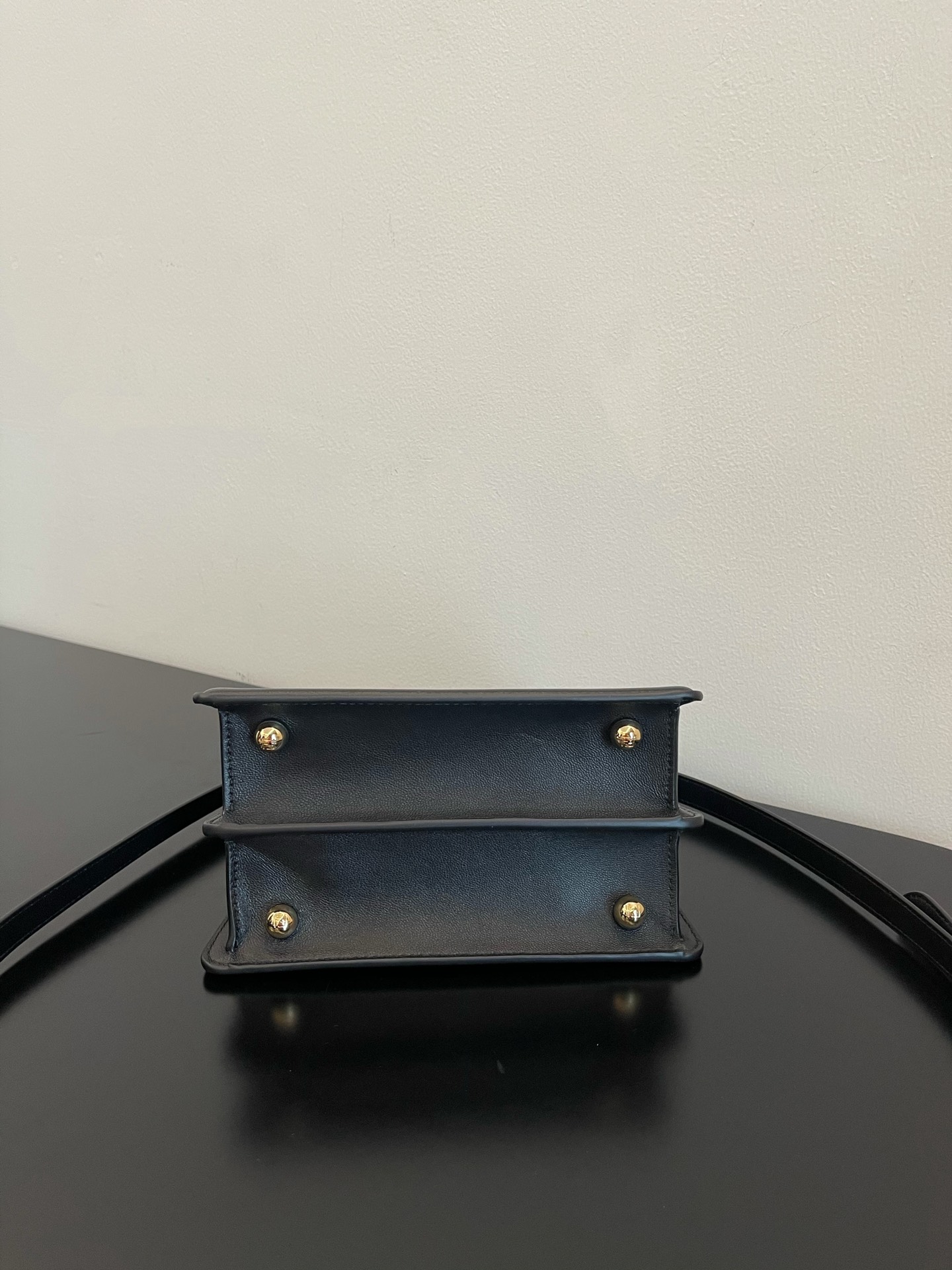 F**di peekaboo iseeu bag-20x11x15cm