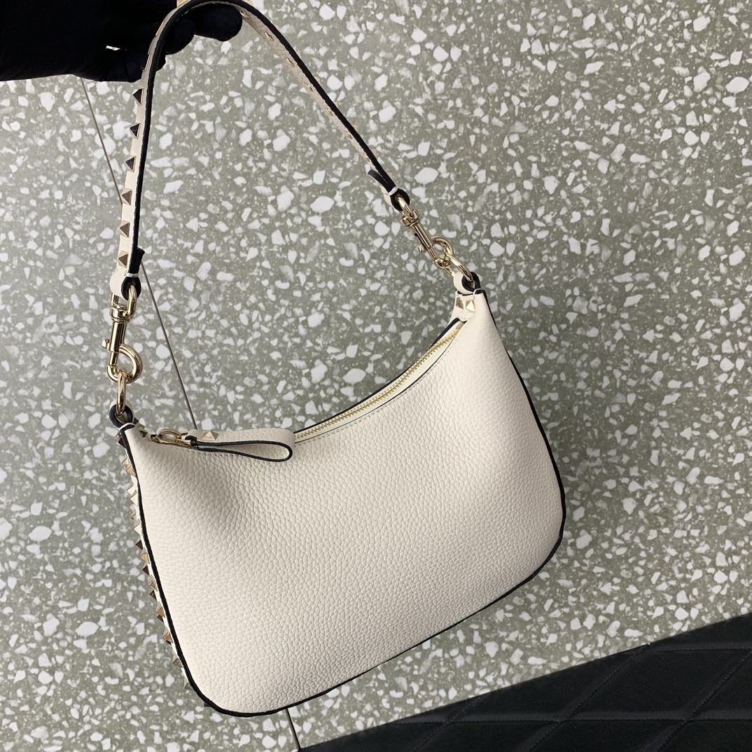 Va1e*ntin0 garavani rockstud hobo bag-6✖️4✖️16cm