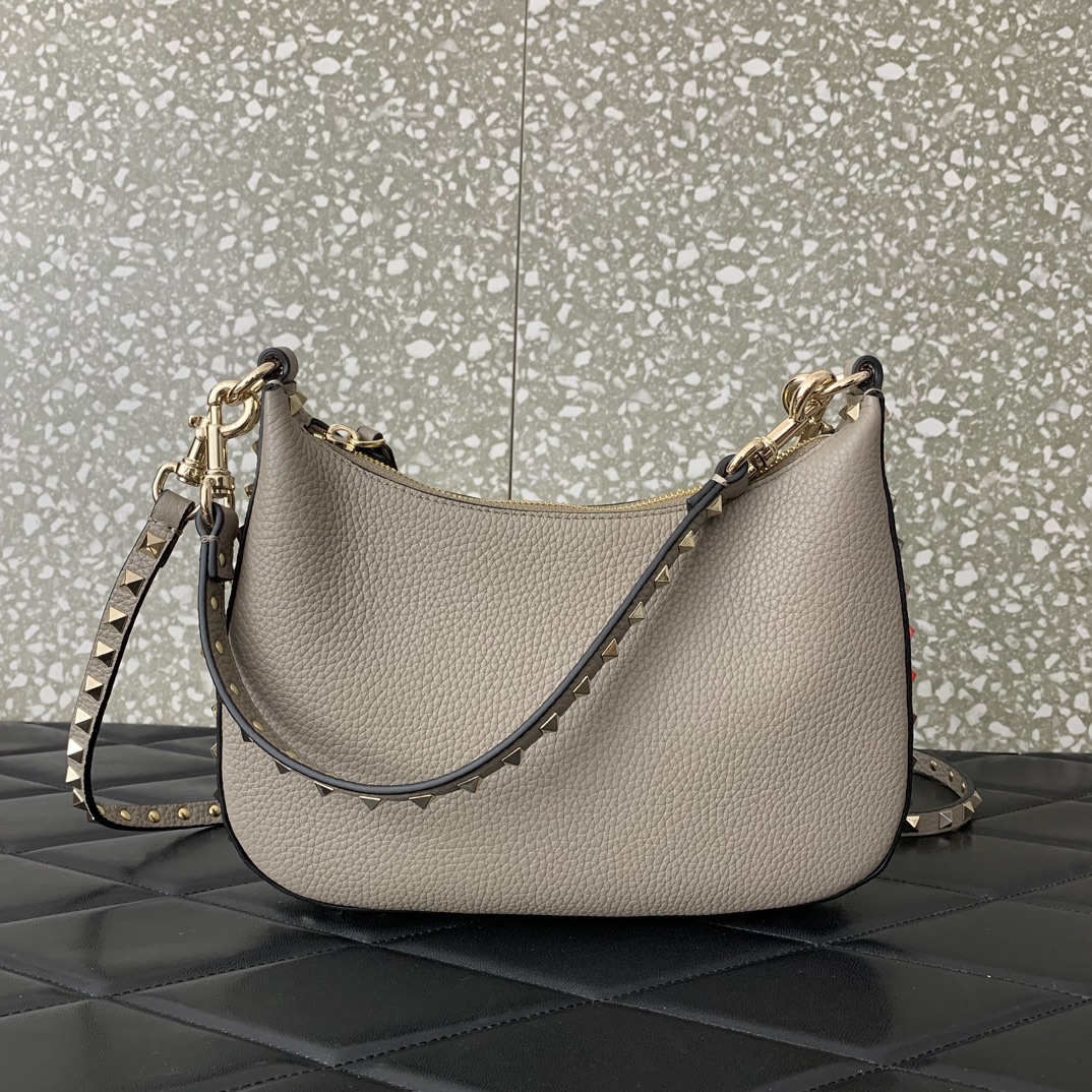 Va1e*ntin0 garavani rockstud hobo bag-6✖️4✖️16cm