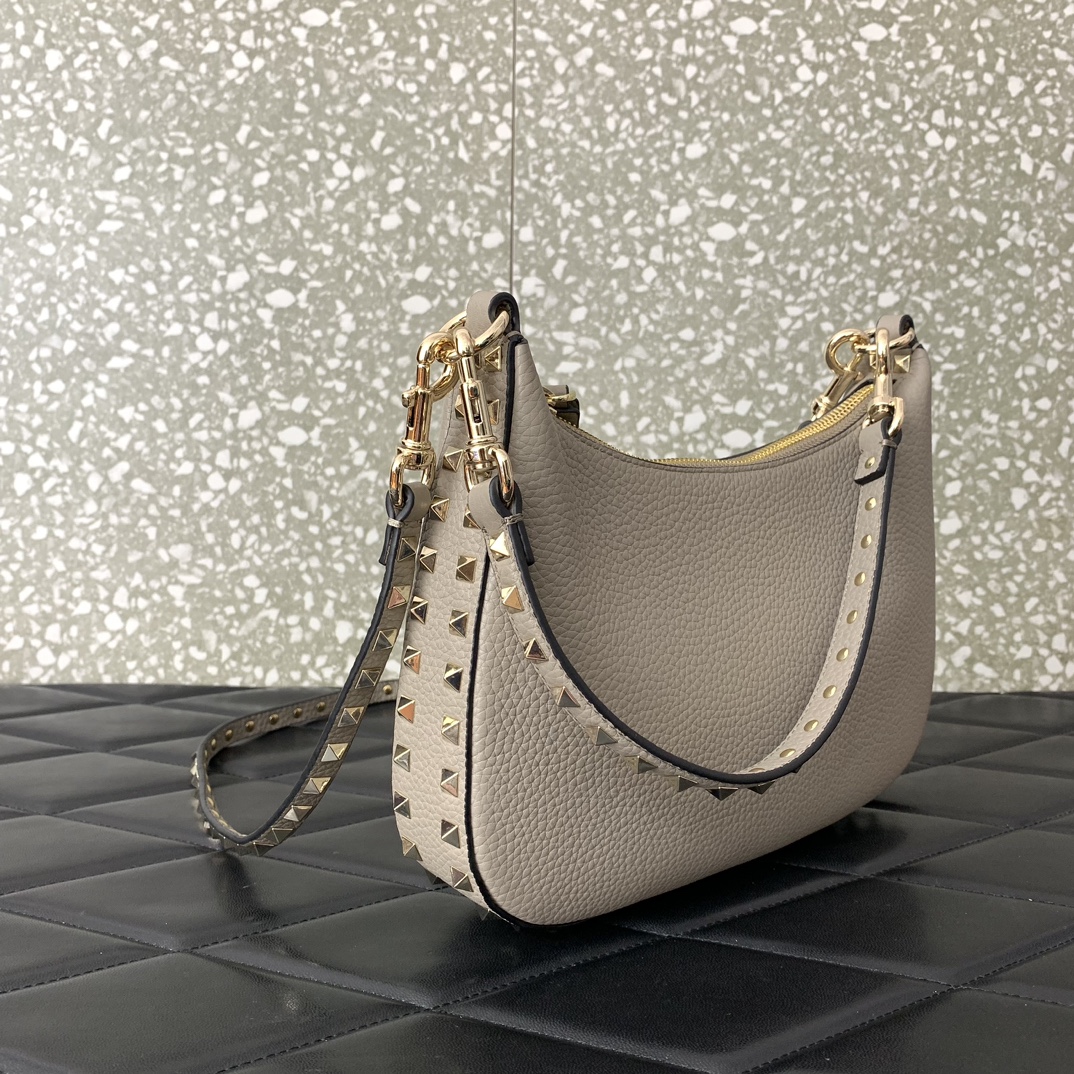 Va1e*ntin0 garavani rockstud hobo bag-6✖️4✖️16cm
