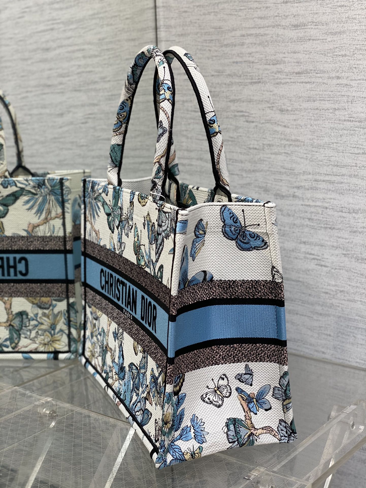 D*or small book tote-36.5cm