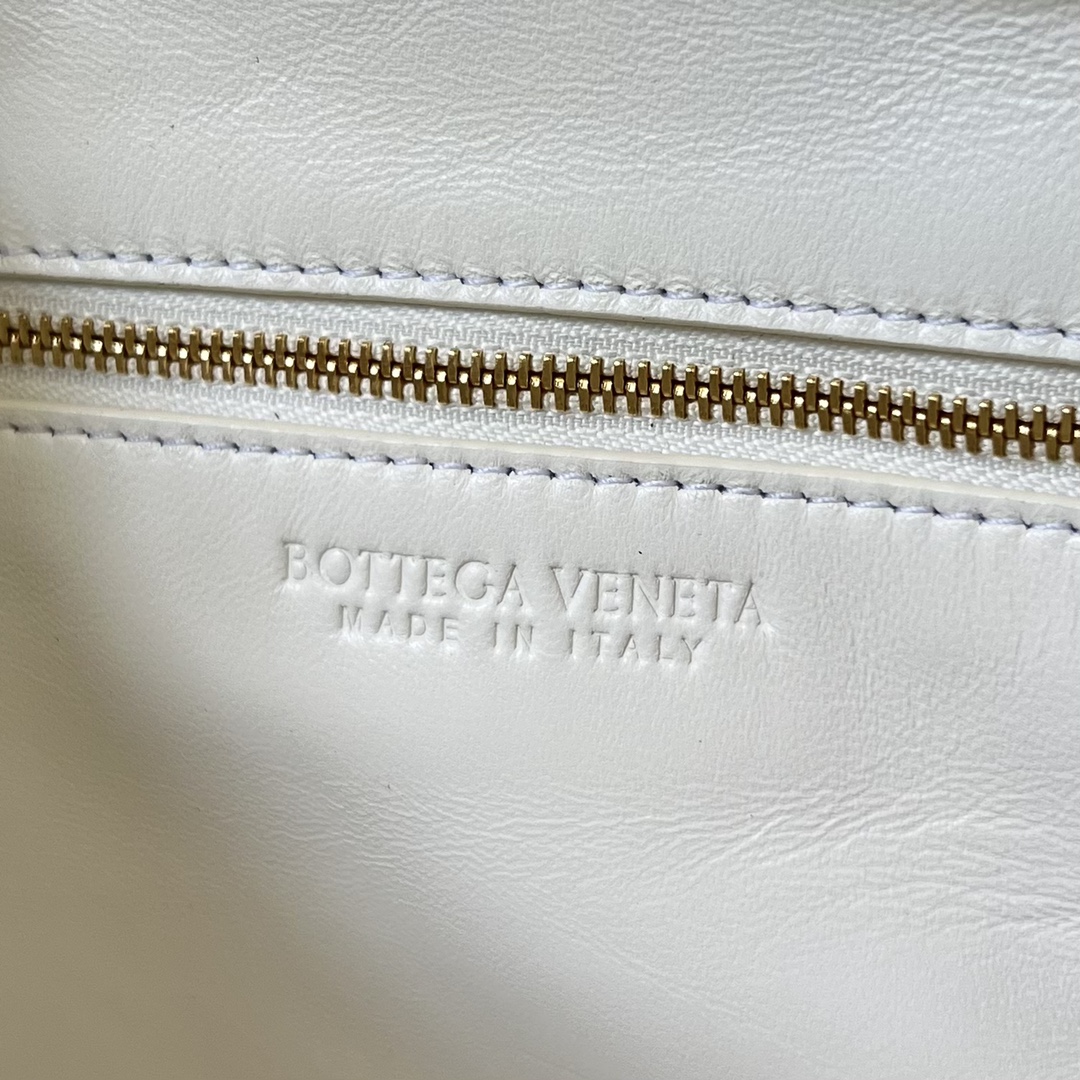 b0tte*a Ven*ta getaway bag-23.5x17.5x9cm