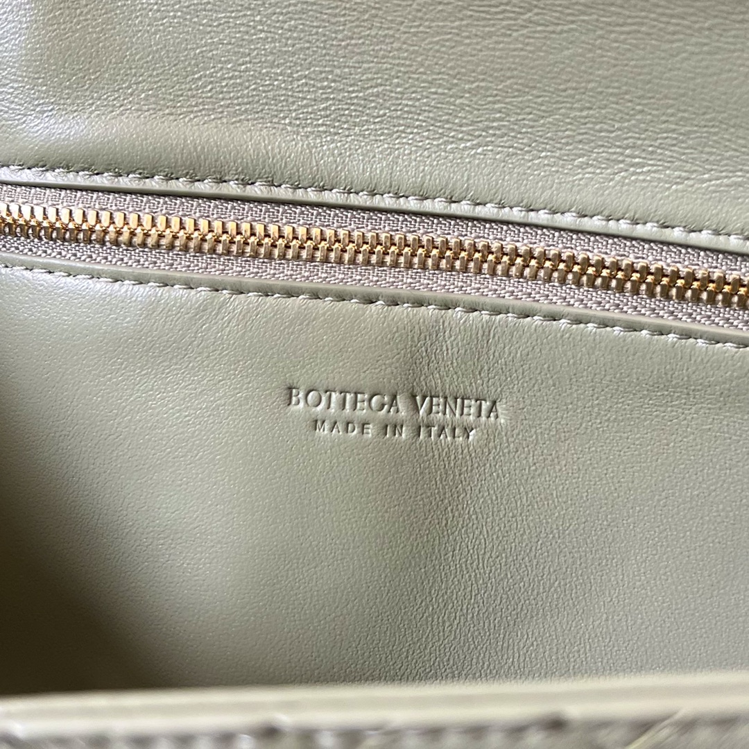 b0tte*a Ven*ta clutch-31x13x3 cm