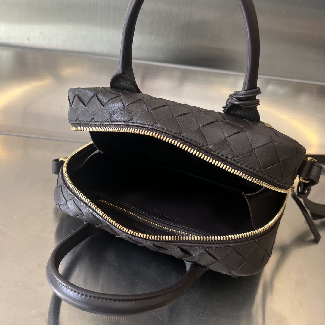 b0tte*a Ven*ta getaway bag-23.5x17.5x9cm