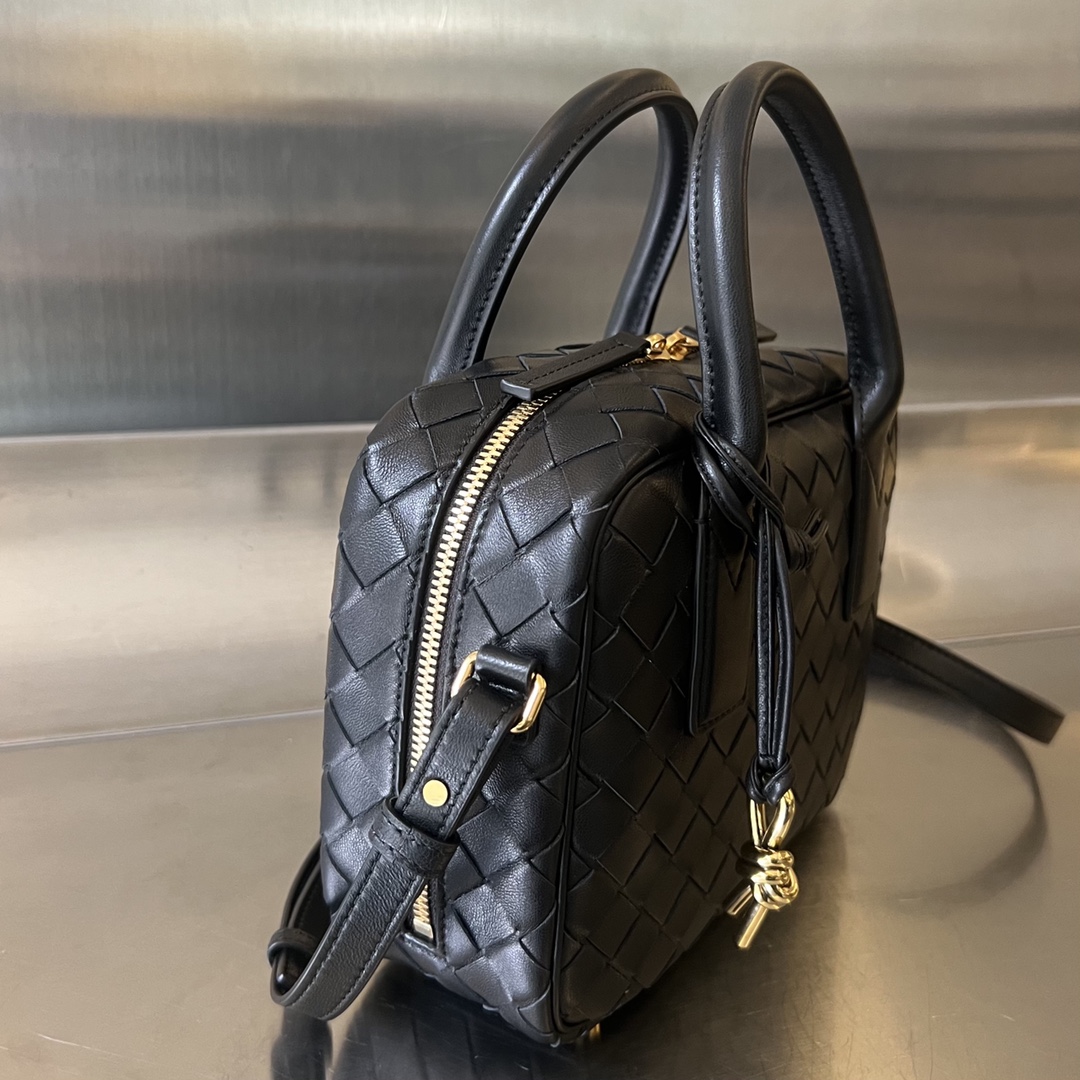 b0tte*a Ven*ta getaway bag-23.5x17.5x9cm