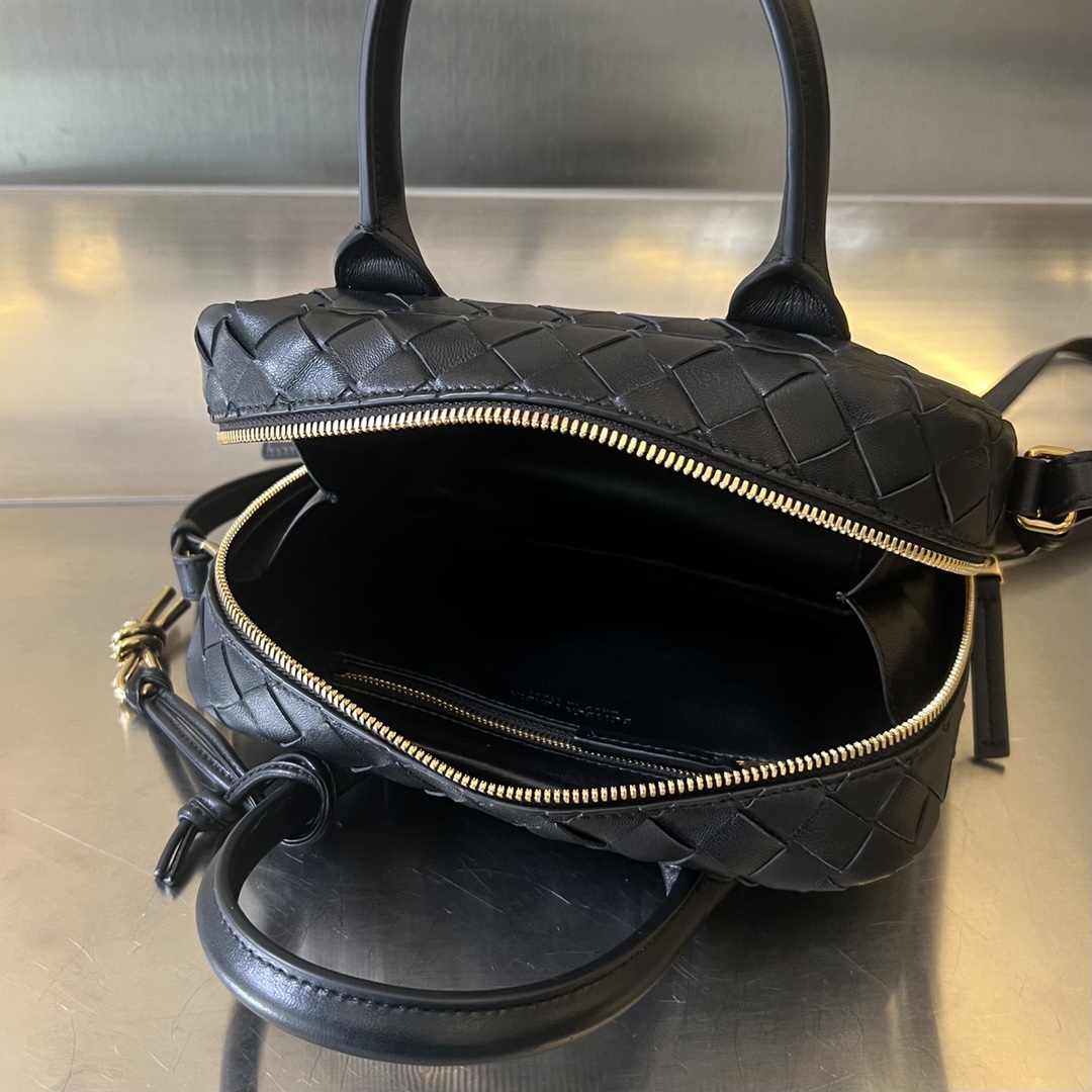 b0tte*a Ven*ta getaway bag-23.5x17.5x9cm