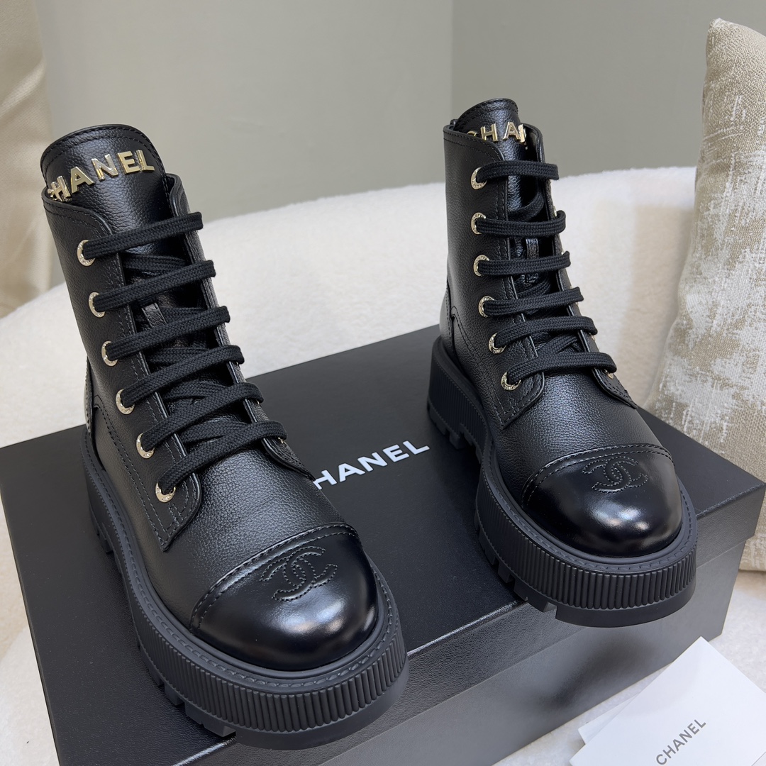 Ch@nel Boots
