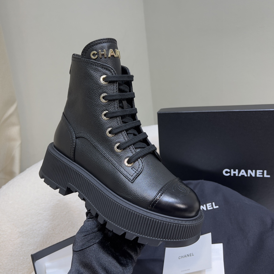 Ch@nel Boots