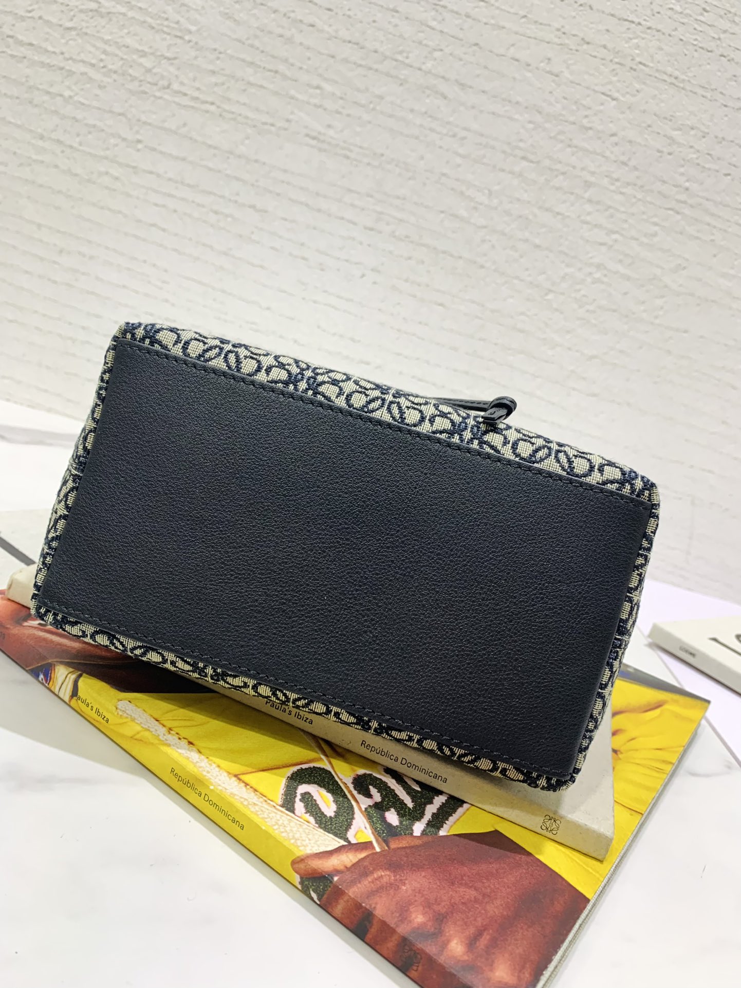 L0ew* cubi bag-20.5×17×12.5cm