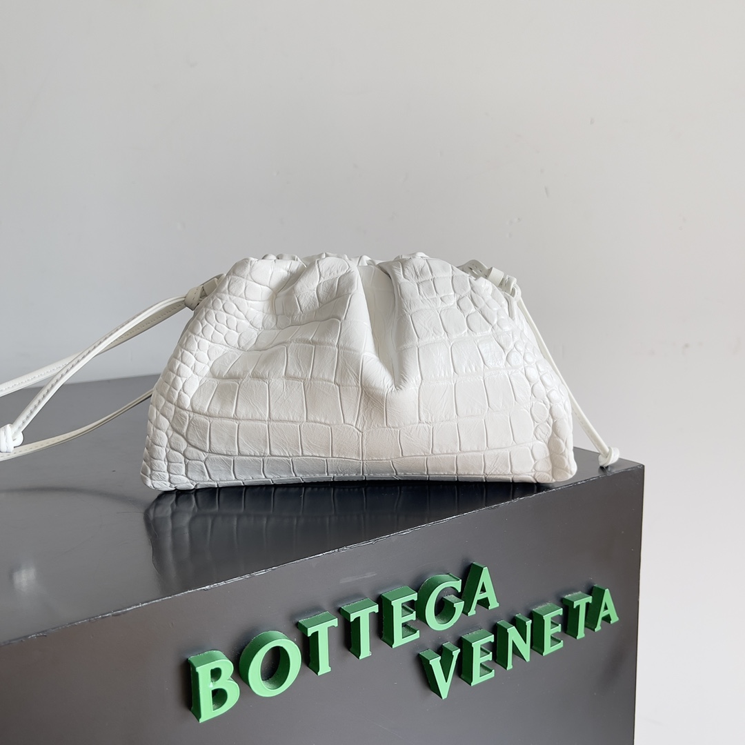 b0tte*a Ven*ta the pouch bag-23*15*5cm