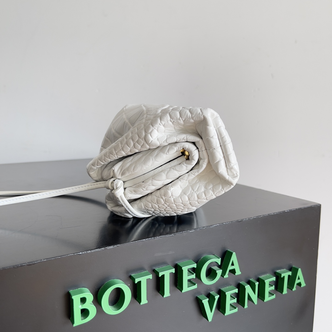 b0tte*a Ven*ta the pouch bag-23*15*5cm