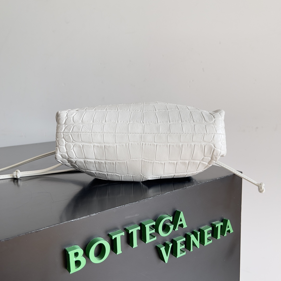 b0tte*a Ven*ta the pouch bag-23*15*5cm