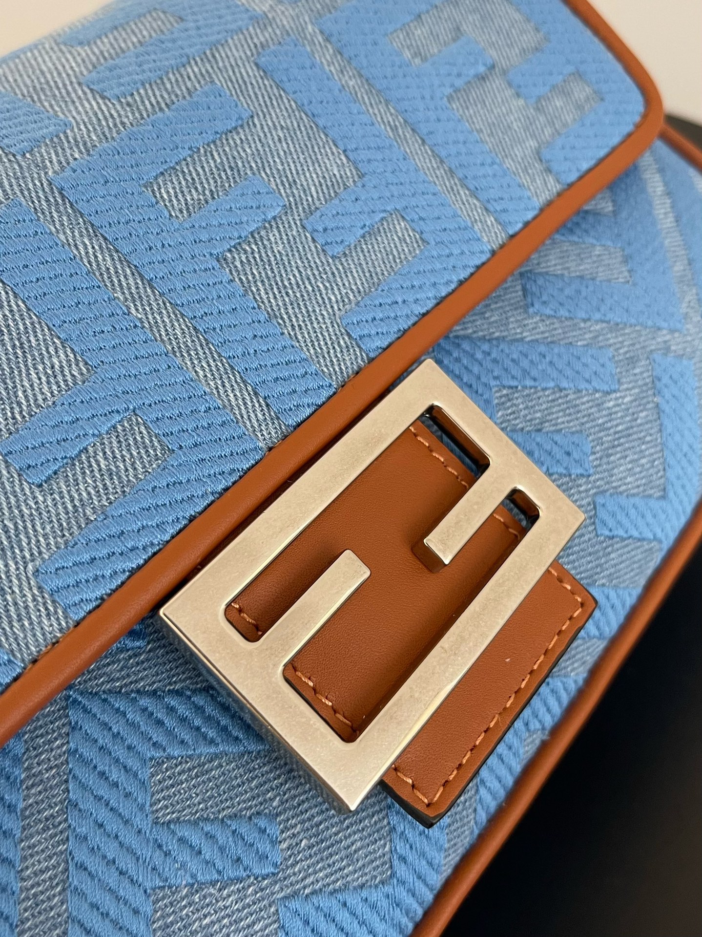 F**di baguette bag-26x14x4cm