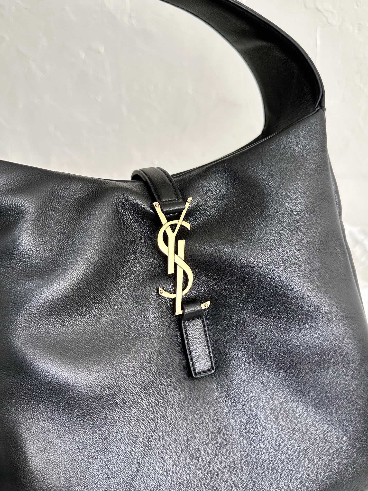 Y*L hobo bag-23×22×8.5cm