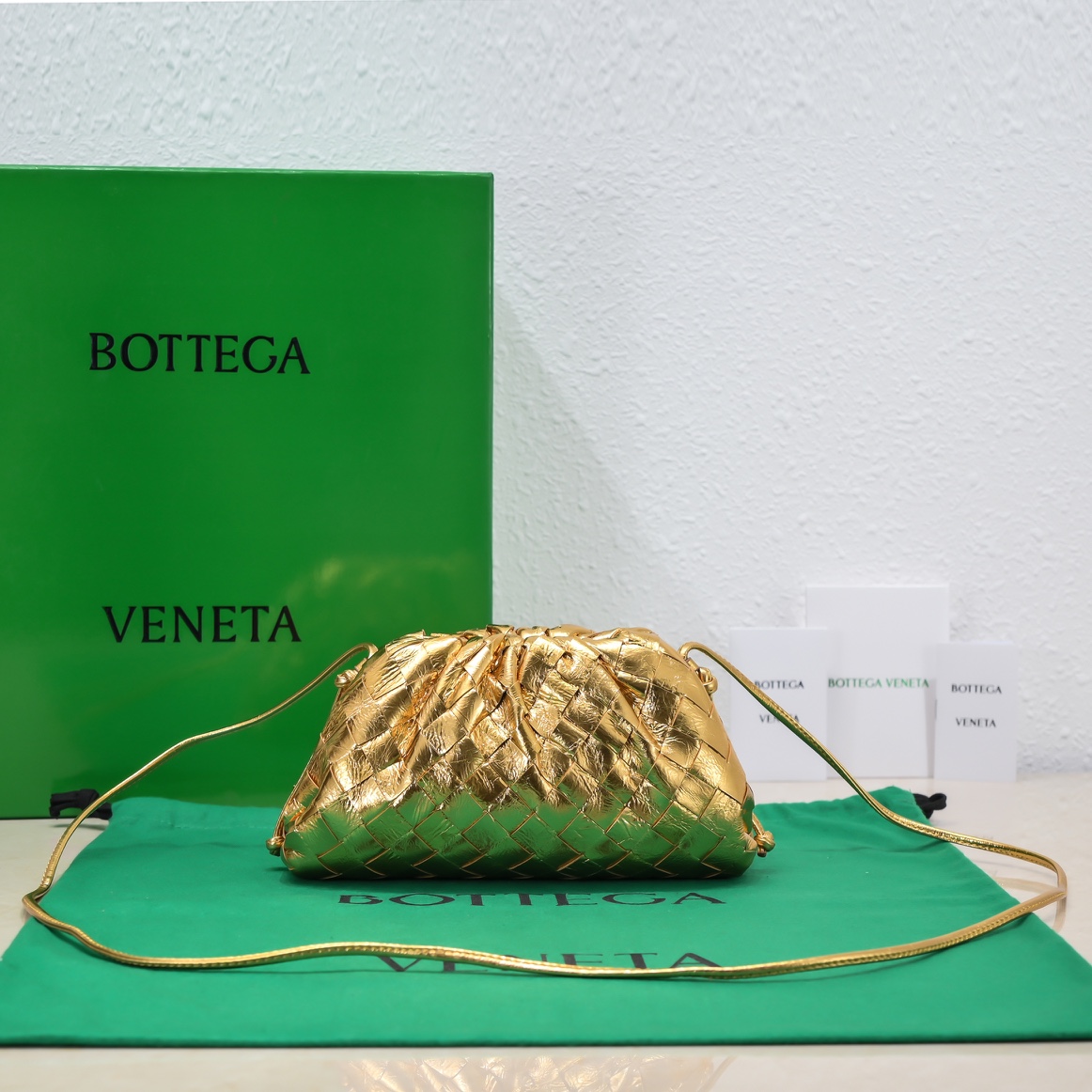 b0tte*a Ven*ta the pouch bag-22*9cm