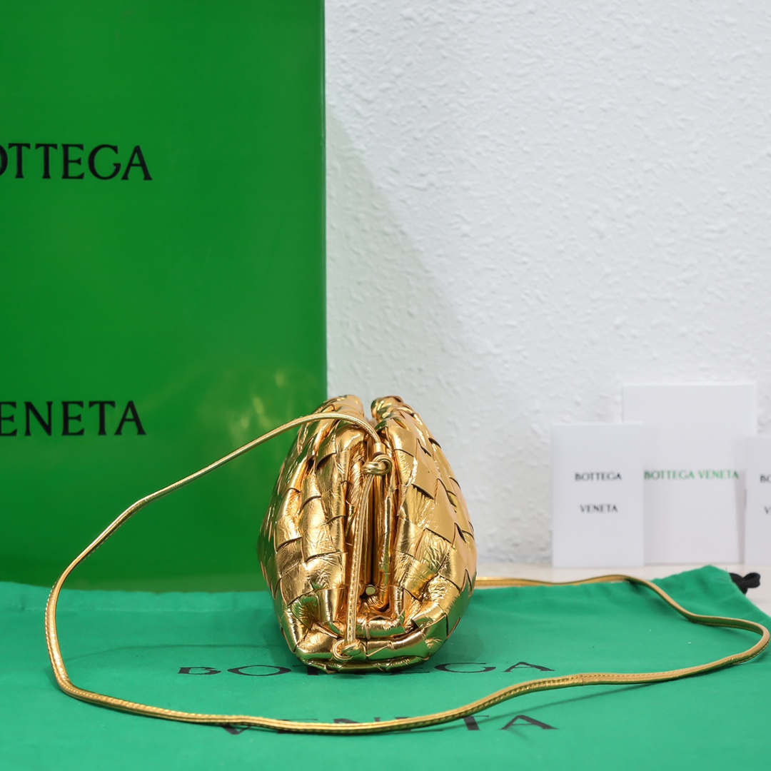 b0tte*a Ven*ta the pouch bag-22*9cm