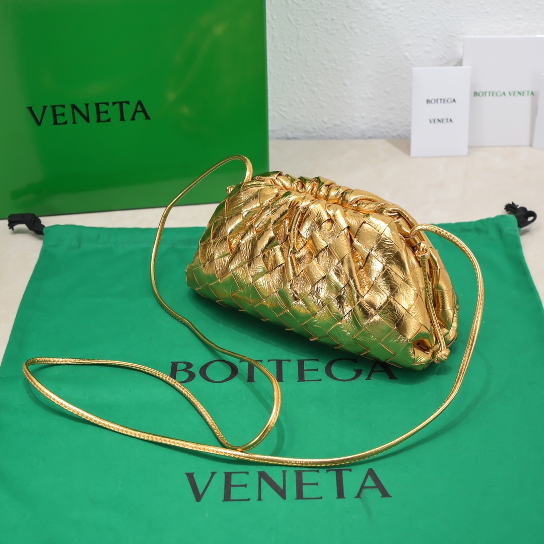 b0tte*a Ven*ta the pouch bag-22*9cm