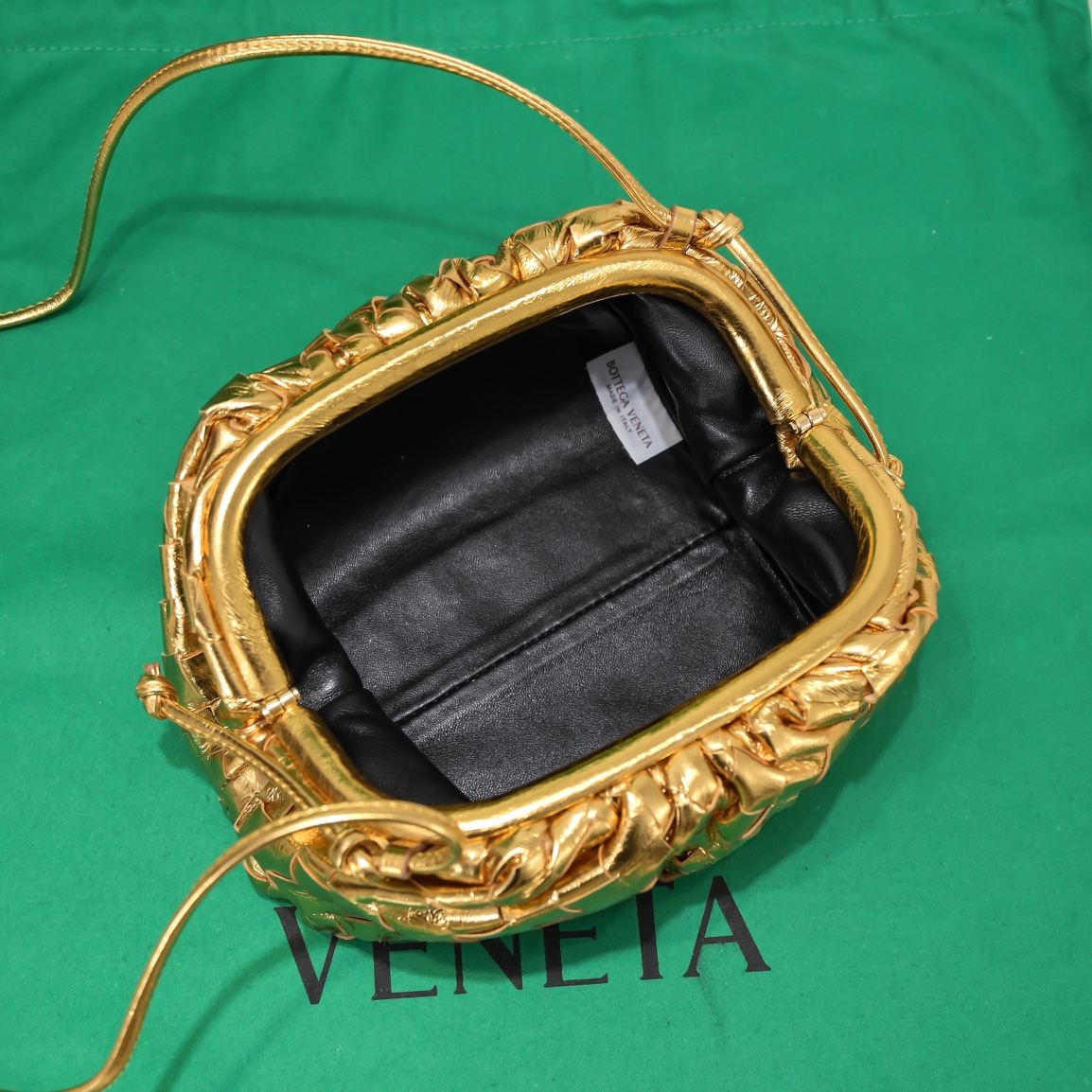 b0tte*a Ven*ta the pouch bag-22*9cm
