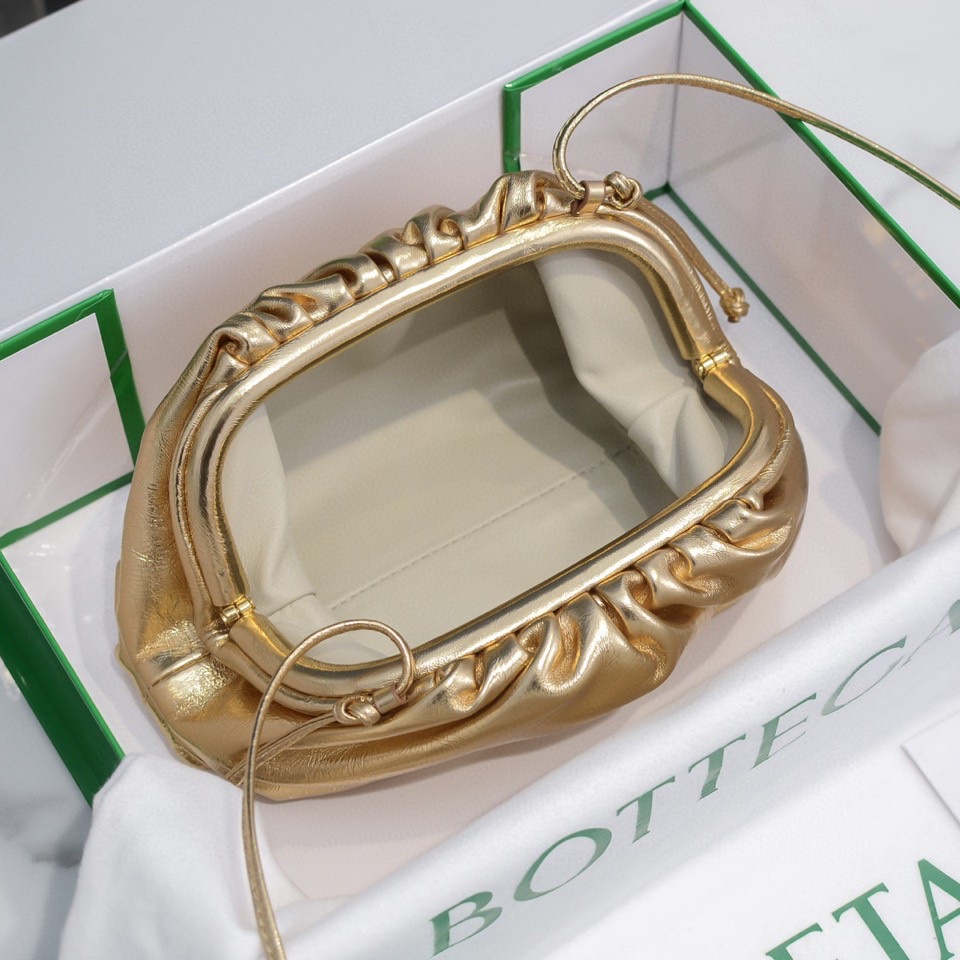 b0tte*a Ven*ta the pouch bag-22*9cm