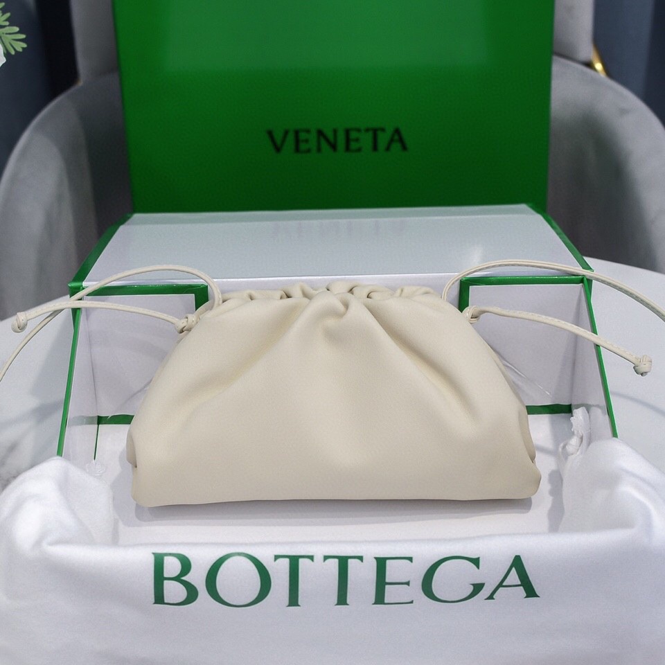 b0tte*a Ven*ta the pouch bag-22*9cm