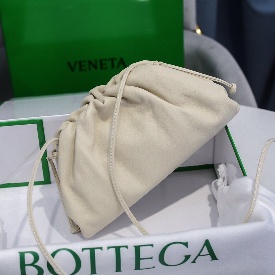 b0tte*a Ven*ta the pouch bag-22*9cm